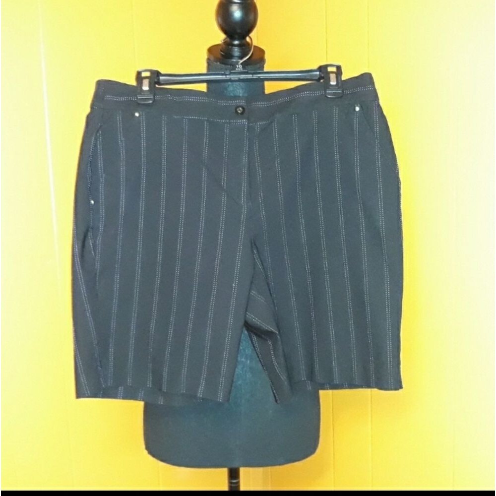 Gents pinstripe bermuda shorts sz 10